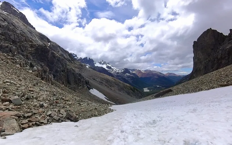 Nieve junto al Paso El Peñón, vista 360° del Parque Nacional Cerro Castillo